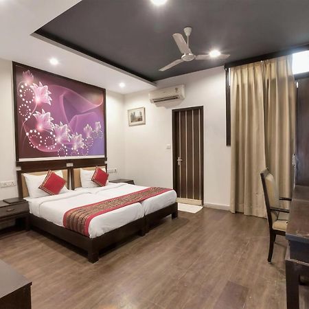 Oyo 9841 The Vivir 1 Hotel Ноида Екстериор снимка