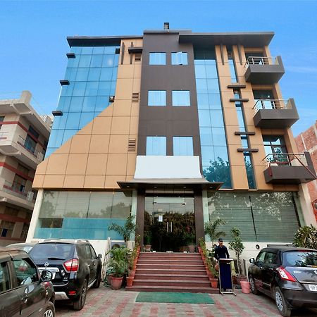 Oyo 9841 The Vivir 1 Hotel Ноида Екстериор снимка