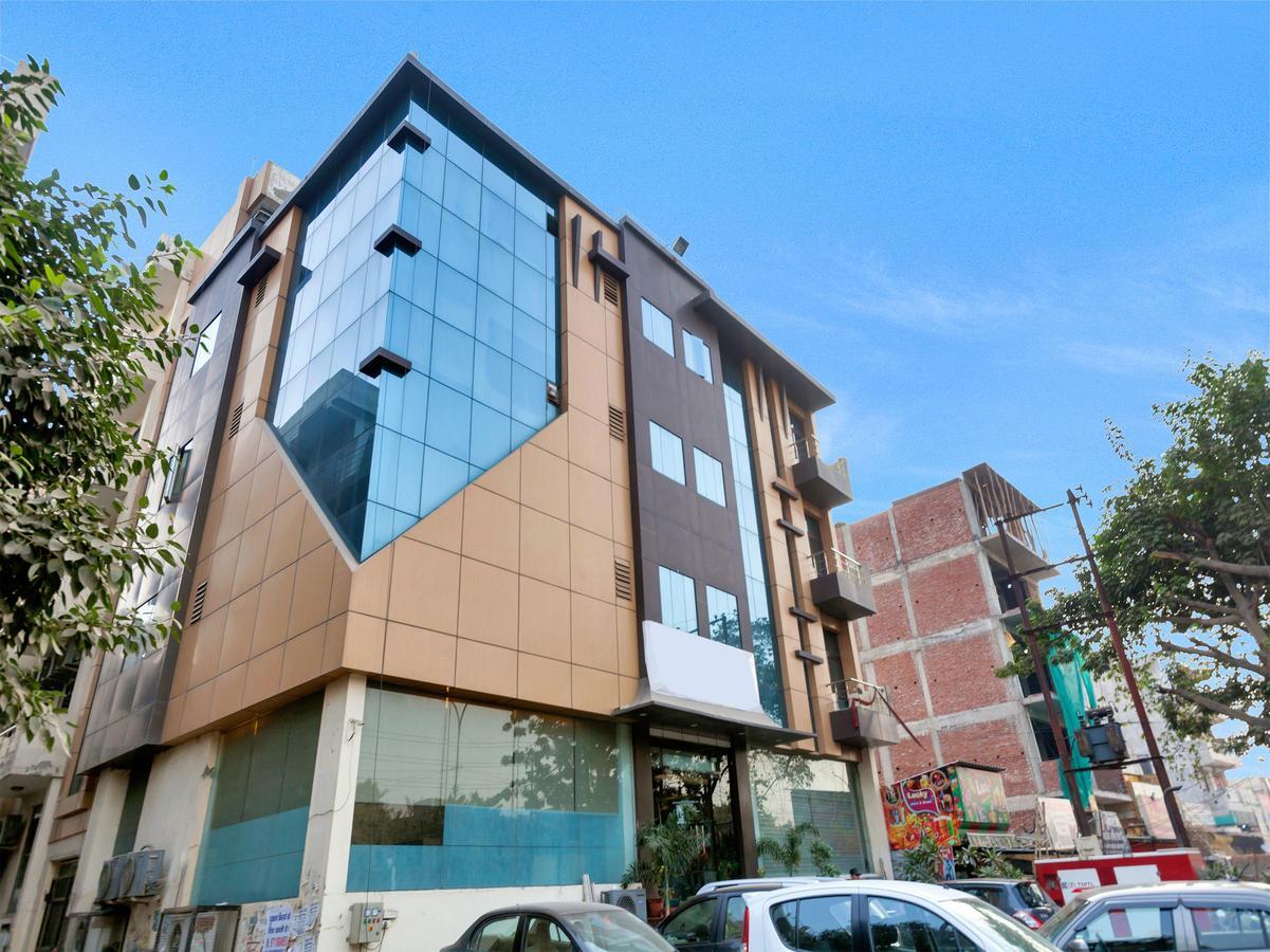 Oyo 9841 The Vivir 1 Hotel Ноида Екстериор снимка
