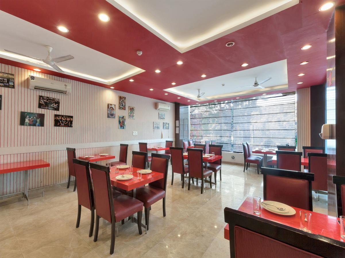 Oyo 9841 The Vivir 1 Hotel Ноида Екстериор снимка