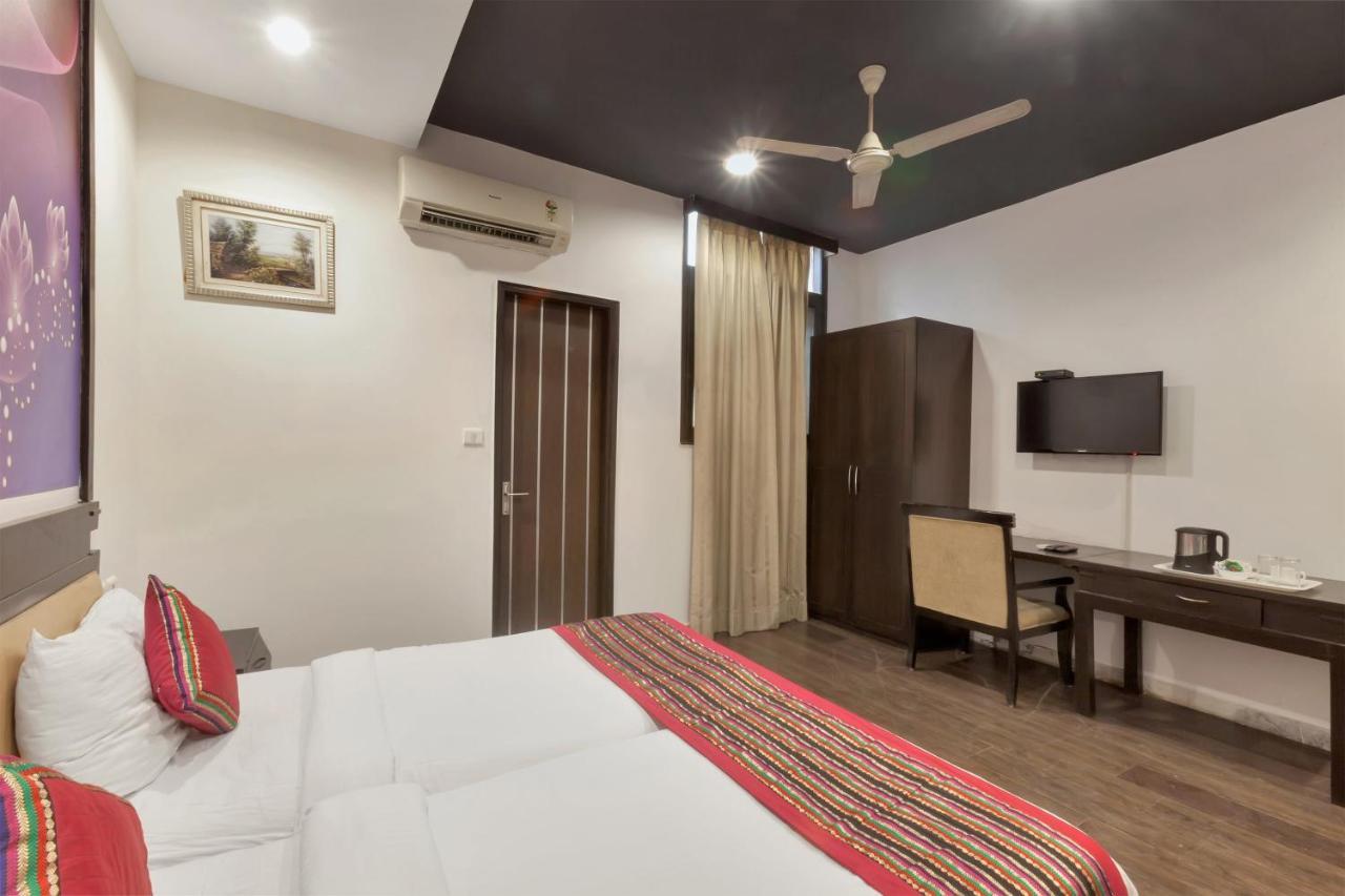 Oyo 9841 The Vivir 1 Hotel Ноида Екстериор снимка