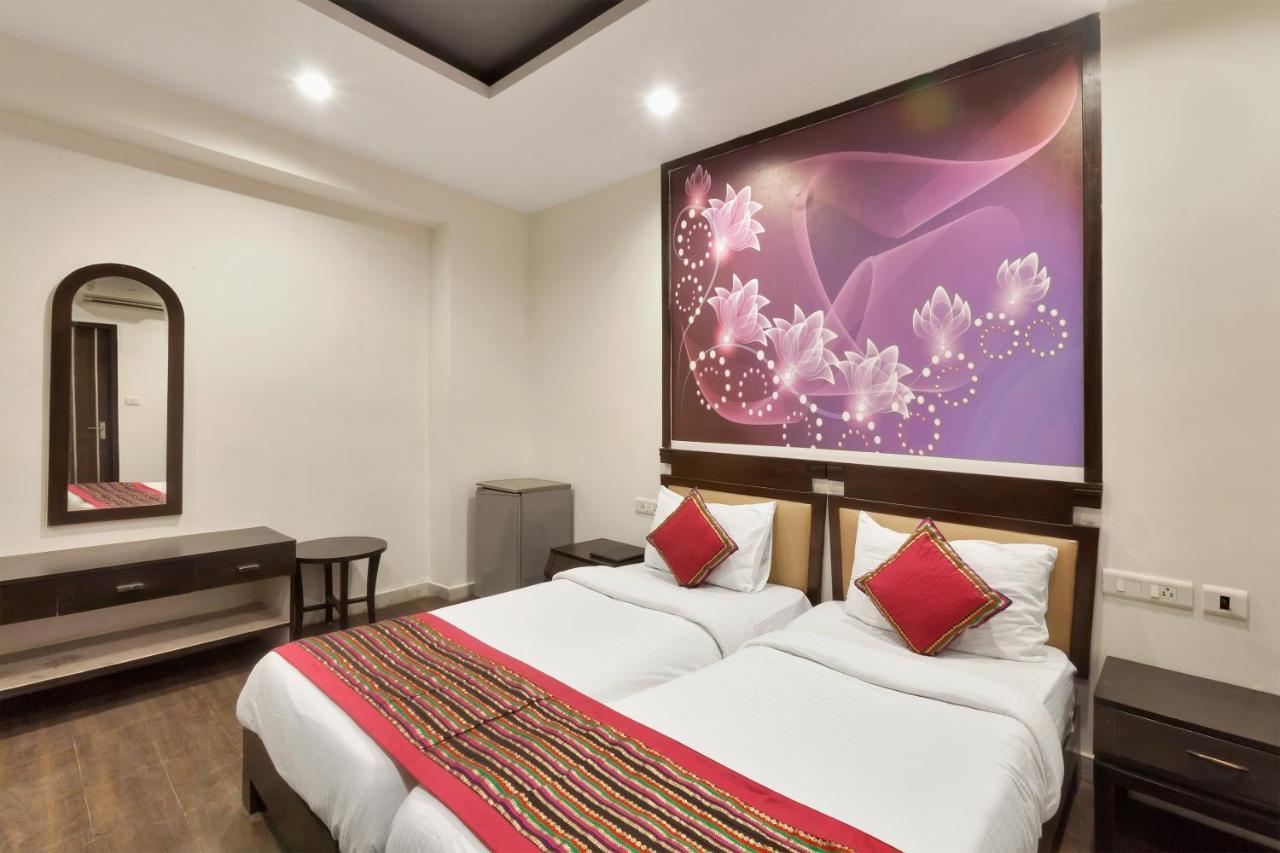 Oyo 9841 The Vivir 1 Hotel Ноида Екстериор снимка