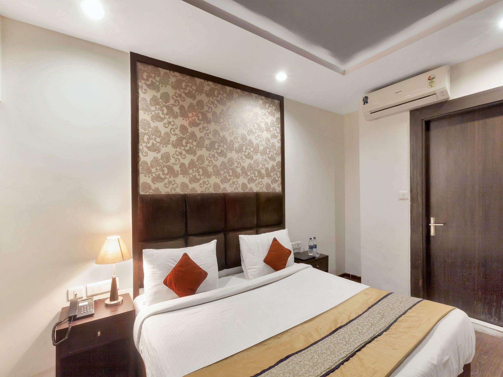 Oyo 9841 The Vivir 1 Hotel Ноида Екстериор снимка
