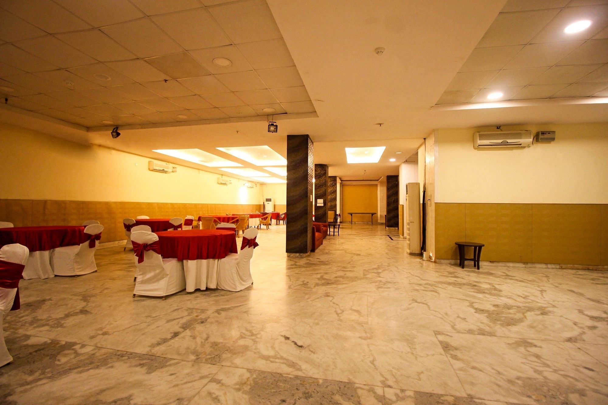 Oyo 9841 The Vivir 1 Hotel Ноида Екстериор снимка