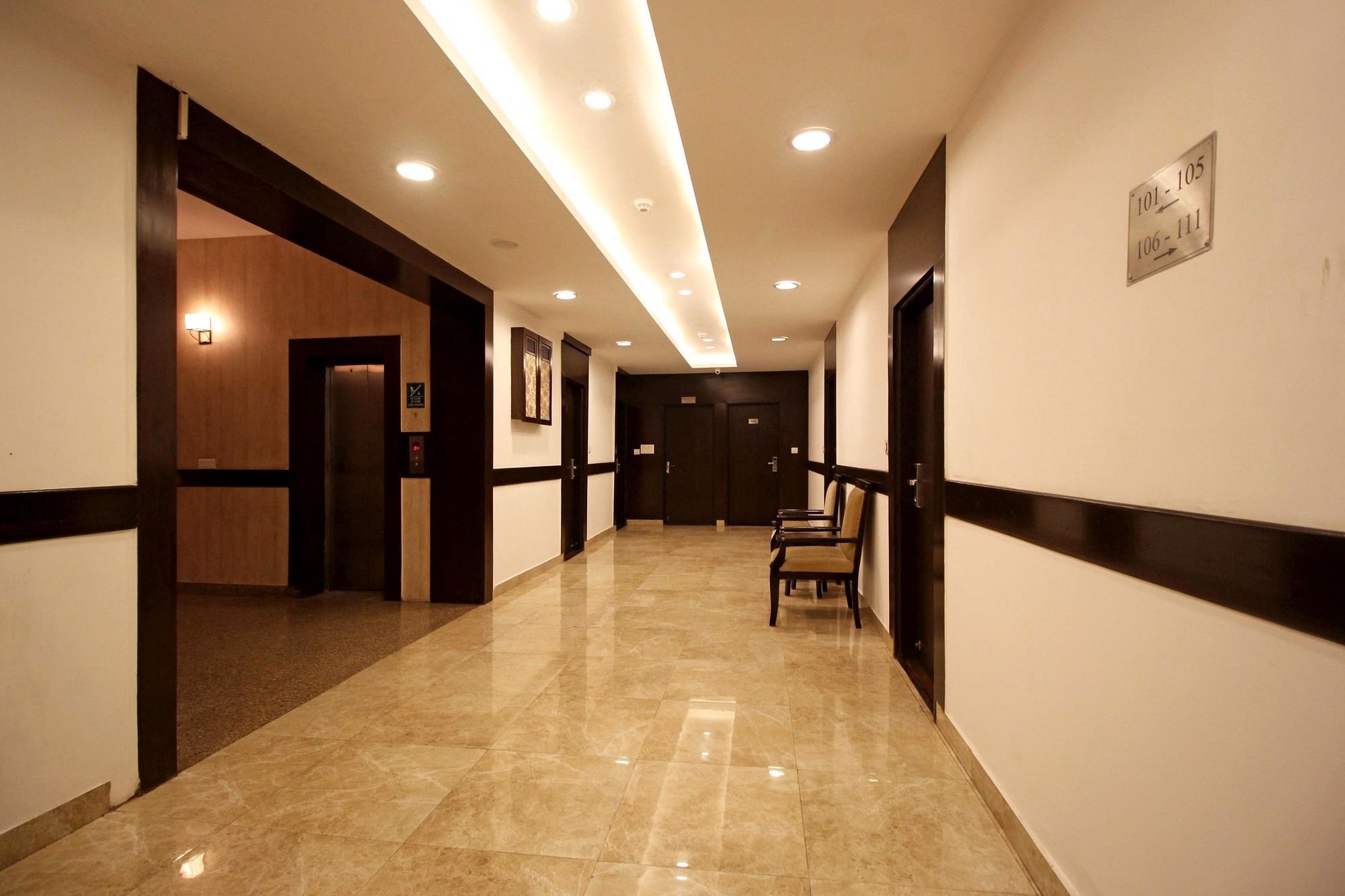 Oyo 9841 The Vivir 1 Hotel Ноида Екстериор снимка