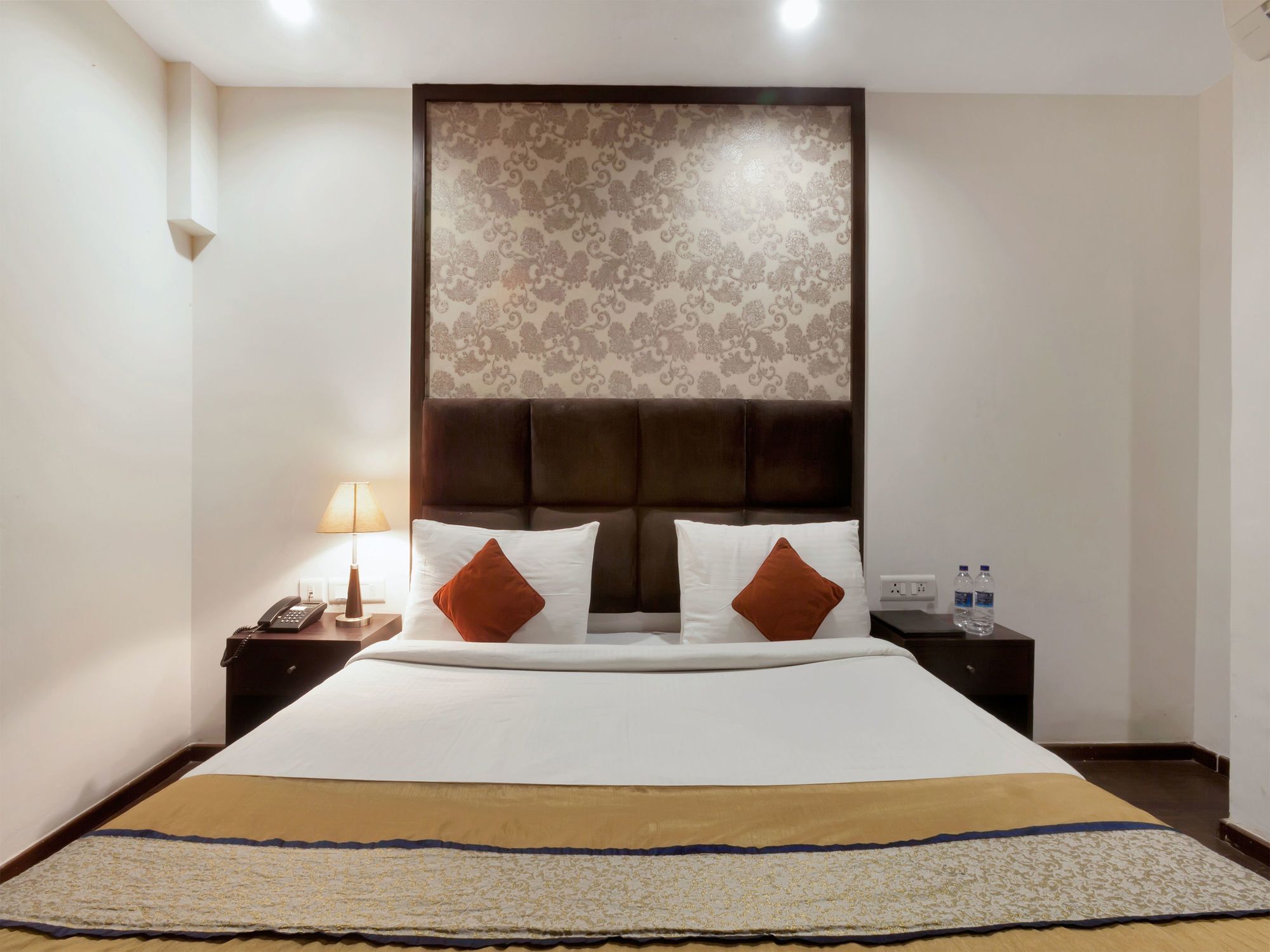 Oyo 9841 The Vivir 1 Hotel Ноида Екстериор снимка