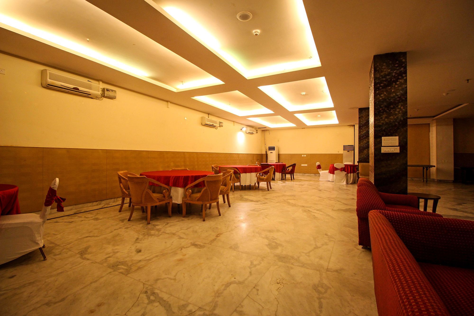 Oyo 9841 The Vivir 1 Hotel Ноида Екстериор снимка
