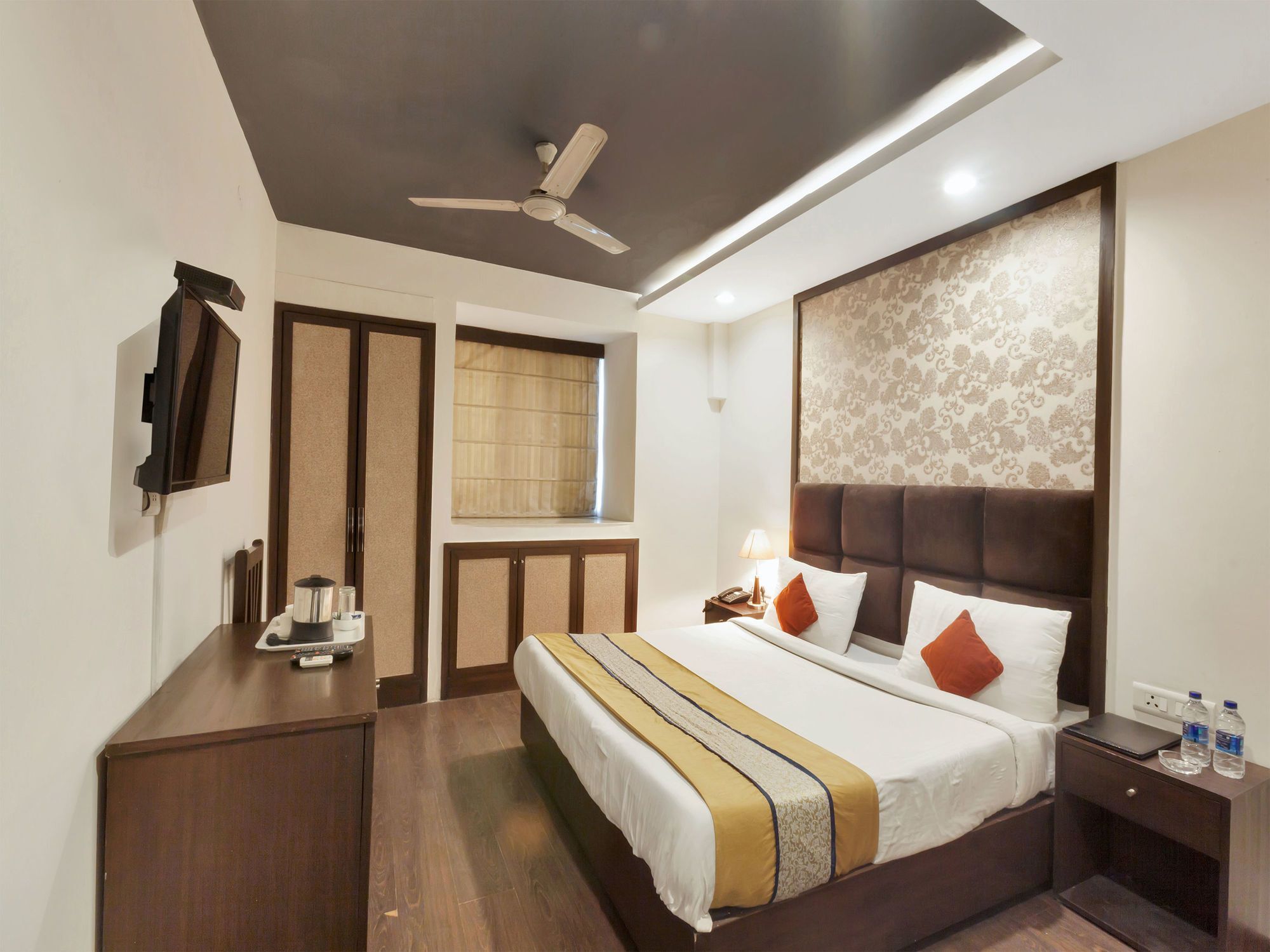 Oyo 9841 The Vivir 1 Hotel Ноида Екстериор снимка