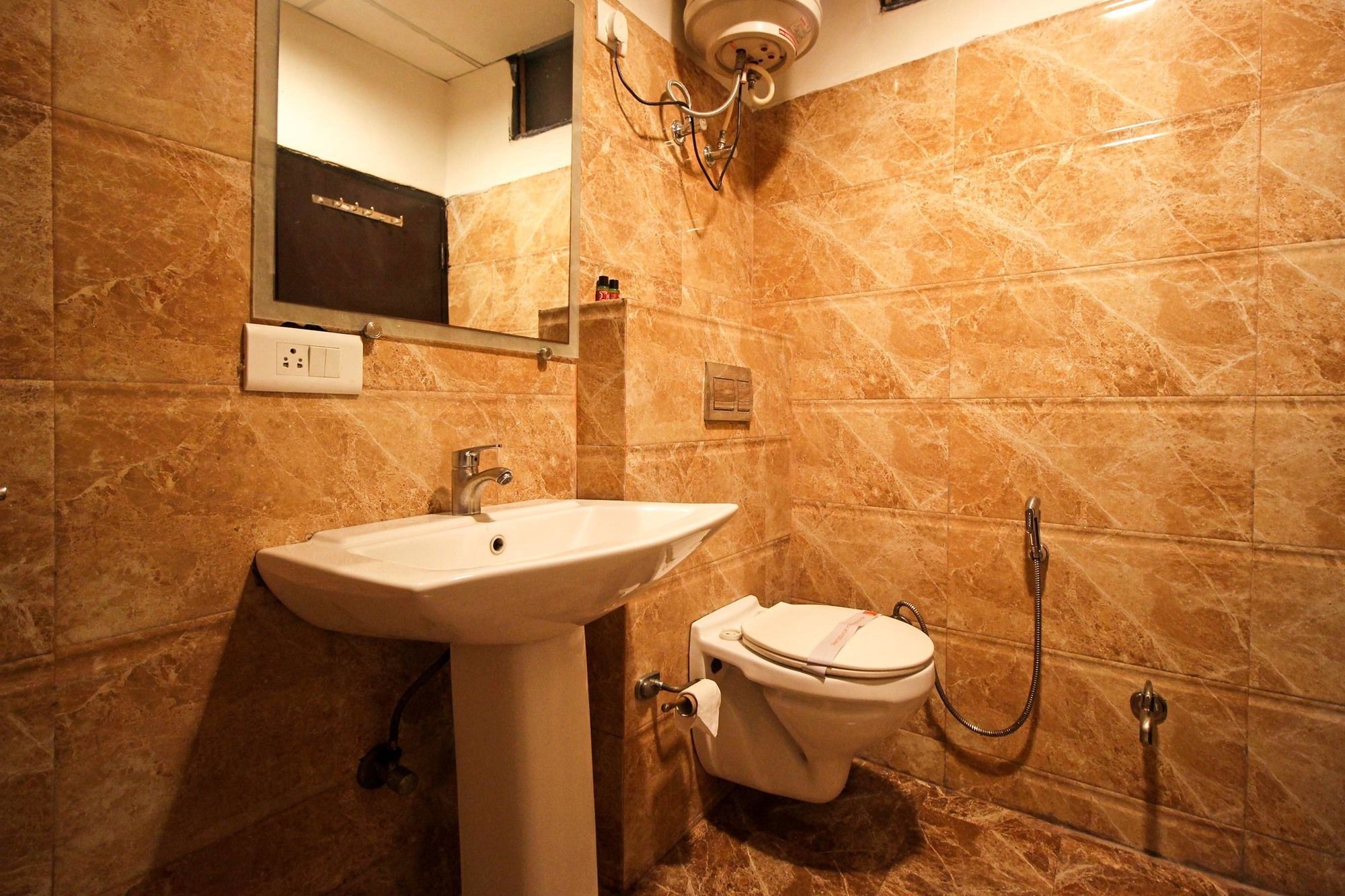 Oyo 9841 The Vivir 1 Hotel Ноида Екстериор снимка