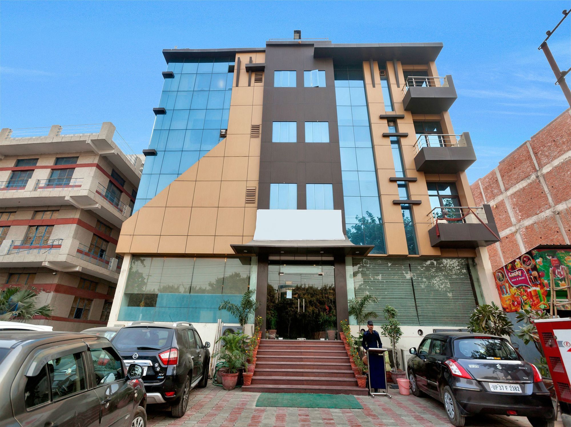 Oyo 9841 The Vivir 1 Hotel Ноида Екстериор снимка